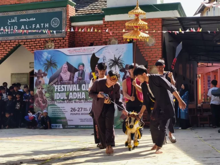 Unik! Ada Fashion Show Domba Kurban Sebelum Idul Adha di Ponpes Dzikir Al Fath Sukabumi