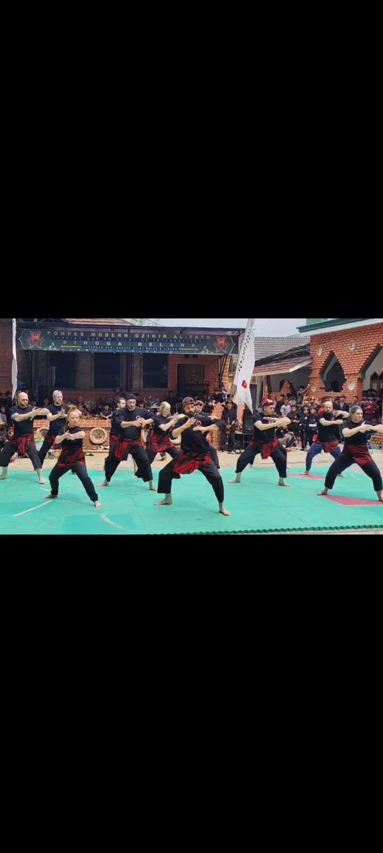 Pesilat Italia Unjuk Aksi di Sukabumi, Buktikan Pencak Silat Go International di Sunda Camp