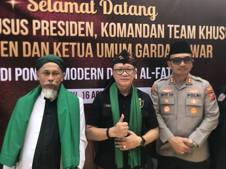 Sambut HUT ke-81 RI, Garda Mawar Bawa Bantuan dan Semangat Pendidikan ke Ponpes Dzikir Al Fath